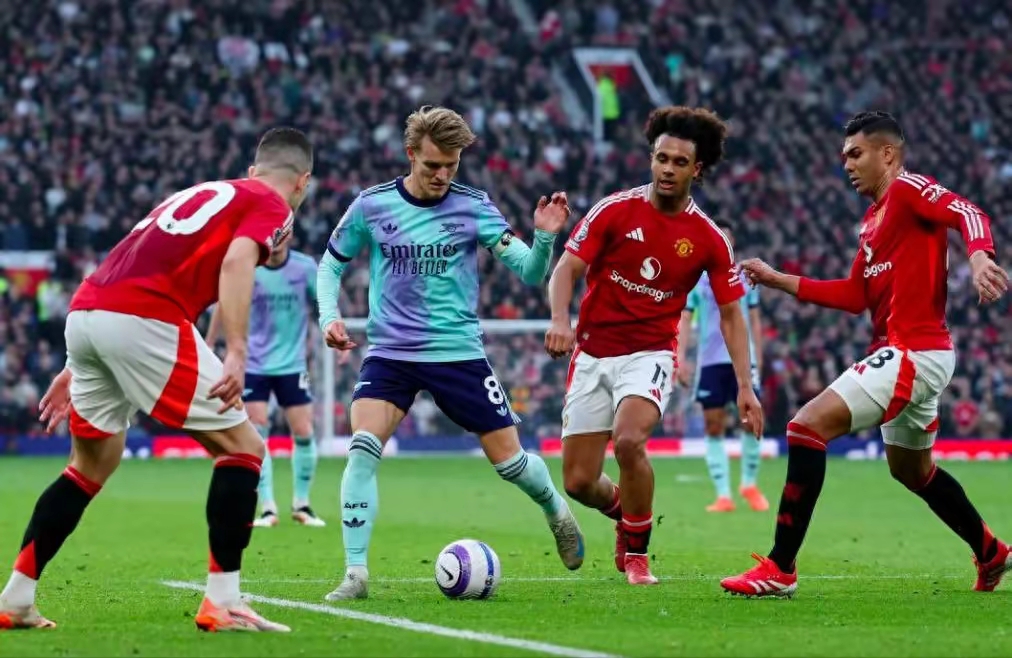 爱游戏网页版窗口期曼城备战英超多特蒙德围绕欧联复出首秀，葡萄牙体育防线松动备战社区盾瞬间刷屏的简单介绍